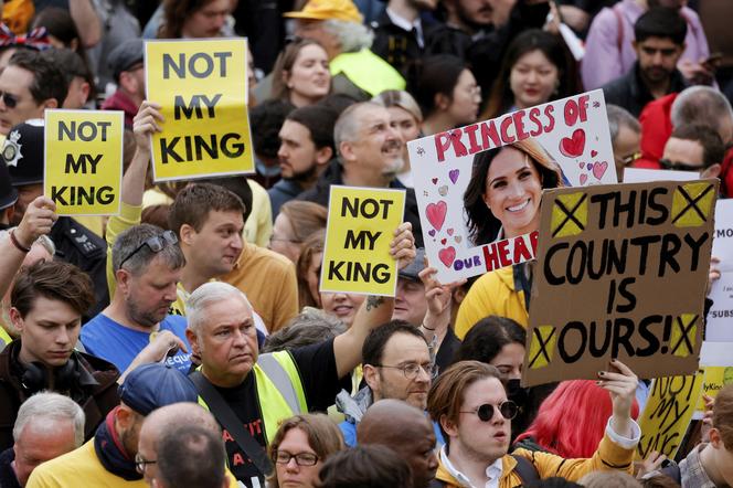 Koronacja Karola III. Protesty przeciwko królowi w Londynie  