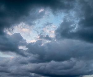 Gorąco, ale również z upalnymi deszczami i wichurami. Szalona pogoda nie zwalnia