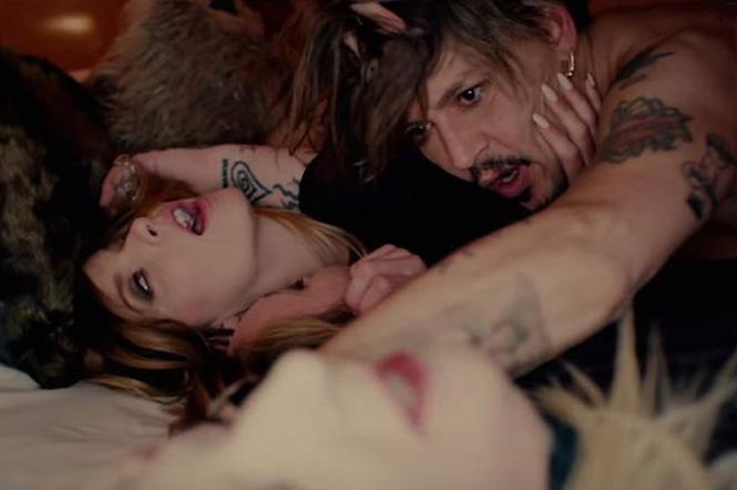 Marilyn Manson i Johnny Depp podczas orgii, w klipie do kawałka 'KILL4ME' [VIDEO 18+]