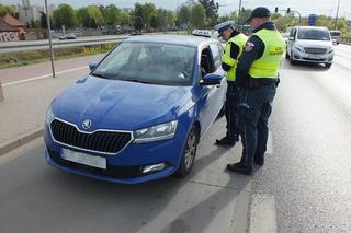 Naćpany taksówkarz woził ludzi w Bydgoszczy. Miał w aucie maczetę i pałkę teleskopową!