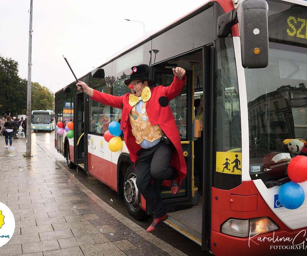 Wesoły przejazd autobusem Fundacji Dr Clown