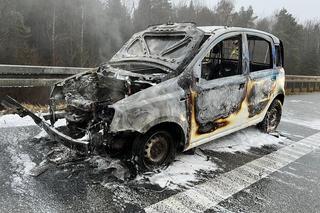 Pożar samochodu na trasie S7 obok węzła Kielce-Południe