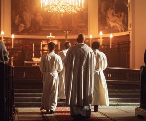 Zarobki księży w Polsce