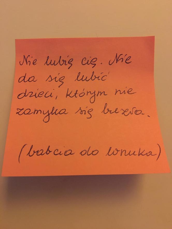 Te słowa dzieci mają uświadomić. Kolorowe karteczki stały się już symbolem 