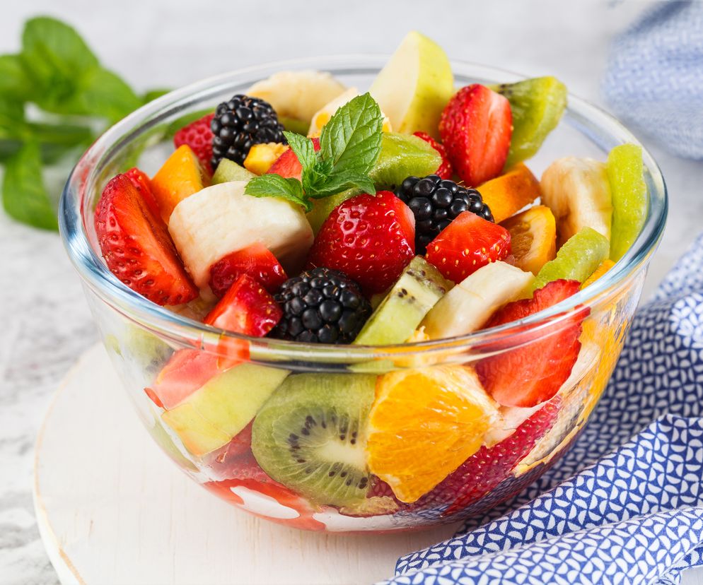 Miska wypełniona owocami 