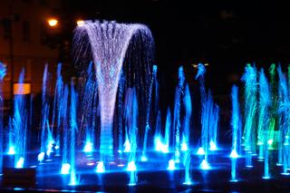 Bydgoska fontanna wciąż zachwyca swoim tańcem. Wyjątkowy pokaz przy Filharmonii Pomorskiej