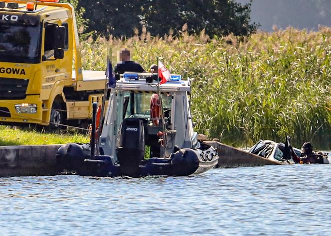 Auto zsunęło się do wody. Dramat na Kanale Grunwaldzkim