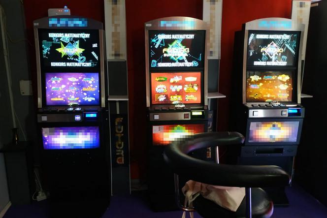 Nielegalne automaty do gier na Kapuściskach. Sprawą zajmują się policjanci i funkcjonariusze KAS