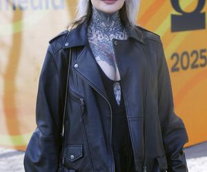 Monika Miller przyszła na premierę i się zaczęło. Tylko spójrzcie na jej nogi!