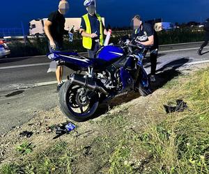 Wypadek przy S8 pod Wołominem. Motocyklista wjechał w grupę osób! W akcji śmigłowiec LPR