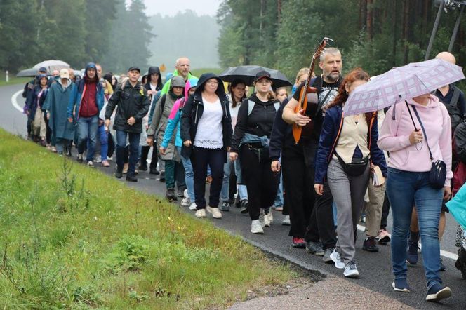 Odpust w Gietrzwałdzie. Do słynącej z Objawień Maryjnych miejscowości przyjechały tłumy