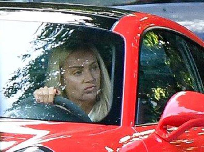 Agnieszka Woźniak-Starak: Wraca do życia w czerwonym Porsche 