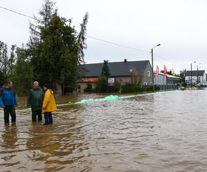 Ulewy uderzają w kolejne miejscowości. Lubrza i Chałupki zalane