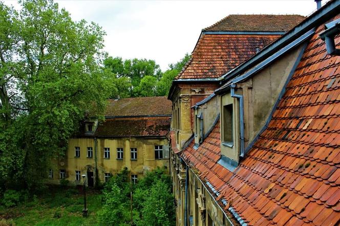 Pałac Rechenbergów w Sławie lata świetności ma już za sobą. Niszczeje i straszy! 