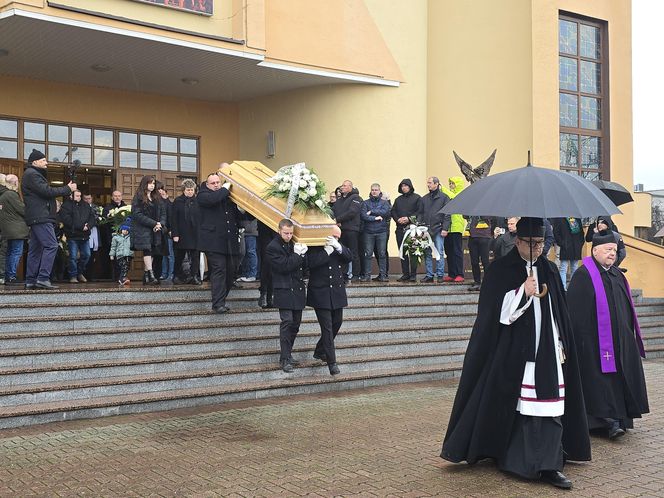 Pogrzeb Jana Furtoka w Katowicach. Tłumy kibiców i działaczy żegna legendę GKS Katowice