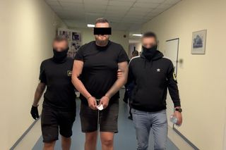 Uśmiechnięty lider gangu w rękach policji. 36-latek wpadł po latach