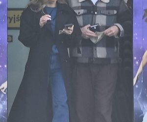 Agnieszka Kaczorowska siedzi i pachnie, a Rogacewicz wynosi śmieci i je kanapke poza autem... Fajna para?