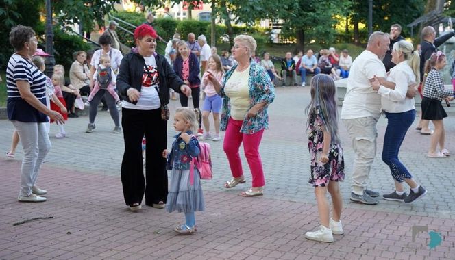 Potańcówka pod chmurką