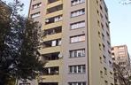 Tragedia w Tychach. 51-letnia kobieta runęła z okna na 9. piętrze bloku. Nie żyje