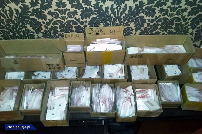 Handlarze "śmiercią" zatrzymani! Rozprowadzali dopalacze na terenie Śląska [ZDJĘCIA]
