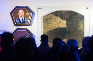 Skromny grób Pawła Adamowicza. Tak pochowano prezydenta Gdańska 