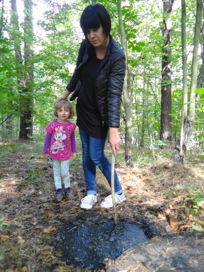 MARYSIA TONĘŁA W NIELEGALNYM SZAMBIE.