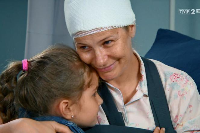 Barwy szczęścia, odc. 2138. Paulinka (Lena Jastrzębska), Iza (Agnieszka Warchulska)