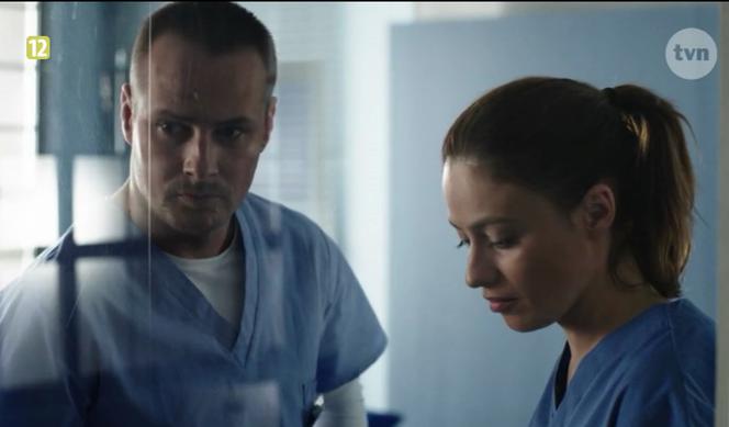 Lekarze 3 sezon odcinek 8 (odc. 34). Alicja (Magdalena Różczka), Maks (Paweł Małaszyński)