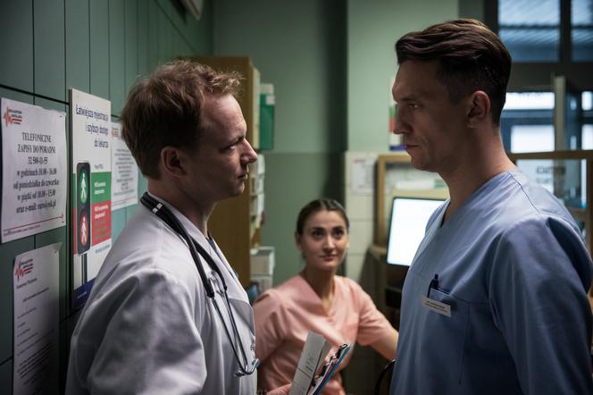 Diagnoza 4, odc. 2. Piotr Sadzik (Michał Czernecki), Szymon Brock (Maciej Stuhr)