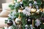 Jak ubrać choinkę: inspiracje 