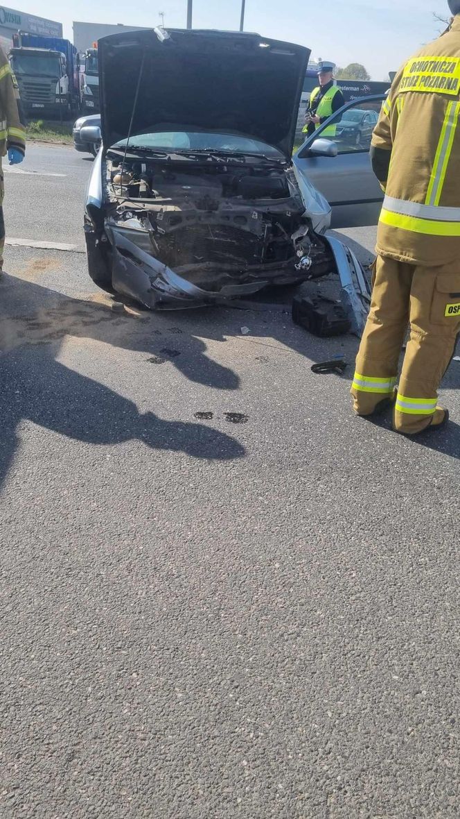 Wypadek na DK 10 pod Bydgoszczą. Trzy osoby trafiły do szpitala!