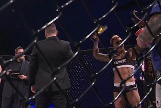 Stifler jako ring girl na FAME MMA 1
