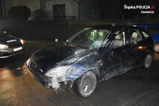 Wjechał samochodem w ścianę bloku mieszkalnego. Została ogromna dziura