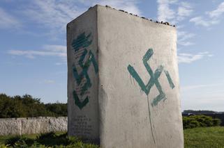 Jedwabne: Wandale zniszczyli pomnik
