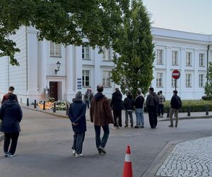 Społeczność UW pożegnała zaatakowaną pracowniczkę (8.05.2025)