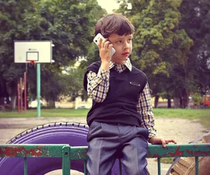 Minister Czarnek apeluje o zakaz używania telefonów w szkołach