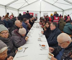 Ubodzy spotkali się na wspólnej modlitwie i posiłku