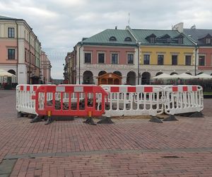 Dziura w płycie Rynku Wielkiego