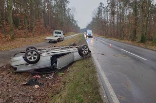 20-latkowie nie dojechali na miejsce. Dachowali bmw na drodze do Włoszakowic
