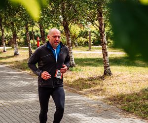 Sportowe emocje w Chorzowie. 150 biegaczy wystartowało w 6. edycji Chorzowskiej Dychy