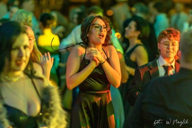 Fantastyczna zabawa na studniówce uczniów ZS nr 1 w Tychach ZDJĘCIA