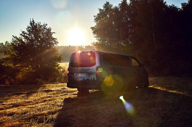 Toyota Proace Verso Kamper Tour Box zbudowana przy współpracy z firmą Escape Vans