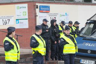 W TVP tego nie zobaczysz! 100 protestujących na Nowogrodzkiej, nagle ruszyło 500 policjantów