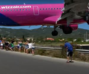 Najniższe lądowanie samolotu WizzAir w Skiathos w Grecji