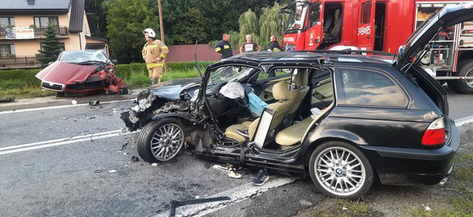 Makabryczny wypadek w Kadczy. Siedem osób poszkodowanych