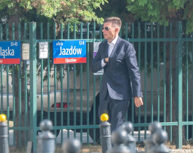 Ryszard Petru na hulajnodze