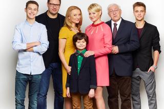 Rodzinka.pl 6. Natalia (Małgorzata Kożuchowska), Ludwik (Tomasz Karolak), Tomek (Maciej Musiał), Kuba (Adam Zdrójkowski), Janina (Halina Skoczyńska), Zenon (Michał Grudziński), Kacper (Mateusz Pawłows