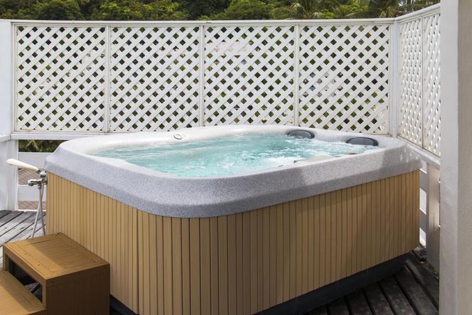 Jacuzzi na taras i do ogrodu. Zobacz modne modele