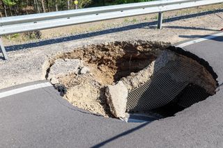 Obwodnica Bolesławia - najpierw zapadliska, teraz jezioro