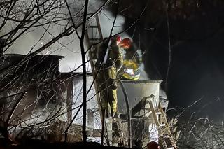 Tragiczny pożar domu na Mokotowie. Strażacy znaleźli zwłoki mężczyzny
